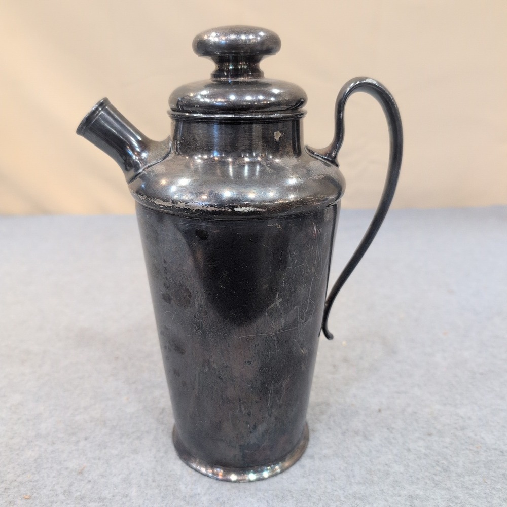 Antique Meriden S. P. Co. Silver Plate Cocktail Shaker 311 Patented 1927 Handle - Picture 3 of 8